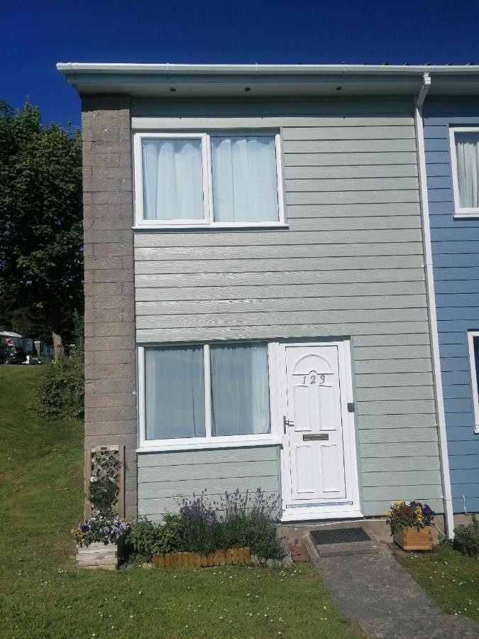 Le Chalet - 2 Bedroom Chalet House Sleeps 3 Pembroke Exterior photo